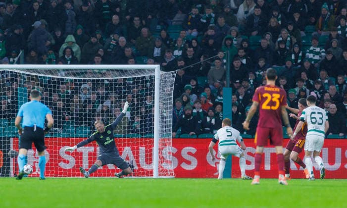11.12.2025 Celtic v Roma, UEFA Europa League, League Stage ........................... Evan Ferguson fires third goal for Roma  Copyright: xKennyxRamsay.x78xNewarkxStreet.x NINTCHDBPICT001045075653