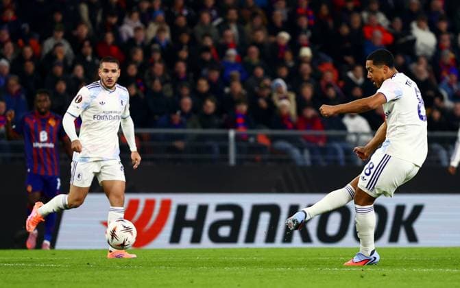 Youri Tielemans of Aston Villa scores a goal to make the score 1-2. FC Basel v Aston Villa, UEFA Europa League, Group Stage, Football, St. Jakob-Park, Basel, Switzerland - 11 Dec 2025Basel St. Jakob-Park Switzerland EDITORIAL USE ONLY No use with unauthorised audio, video, data, fixture lists, club league logos or live services. Online in-match use limited to 120 images, no video emulation. No use in betting, games or single club league player publications. Copyright: xJamesxMarsh Shutterstockx 16080606bt