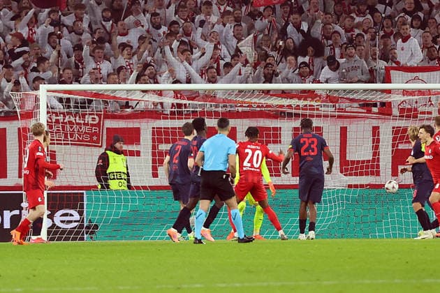 11 12 2025, xrekx, Football UEFA Europa League, SC Freiburg RB Salzburg v l Goal kick to 1 0 by Niklas Beste SC Freiburg DFL DFB REGULATIONS PROHIBIT ANY USE OF PHOTOGRAPHS as IMAGE SEQUENCES and or QUASI VIDEO Freiburg
