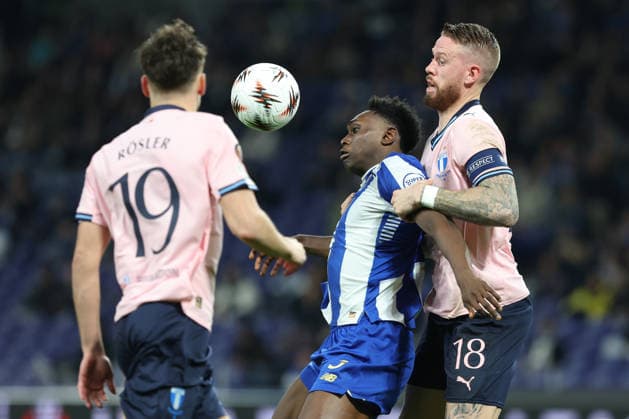 Porto, 11 12 2025 - FC Porto hosted Malmö at stadium do Dragao in a match for the 6th round of Europa League 2025 26. Colin Rosler; Samu; Pontus Jansson; (Catarina Morais Kapta+) KATA4385 Porto Portugal Copyright: xCatarinaxMoraisx xKapta+x