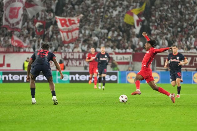 UEFA Europa League SC Freiburg v FC Salzburg, 11 12 2025 Johan Manzambi SC Freiburg, 44 who falls to the ground UEFA Europa League SC Freiburg v FC Salzburg, Europa Park Stadium, 11 12 2025 Copyright: xBEAUTIFULxSPORTS Boscox