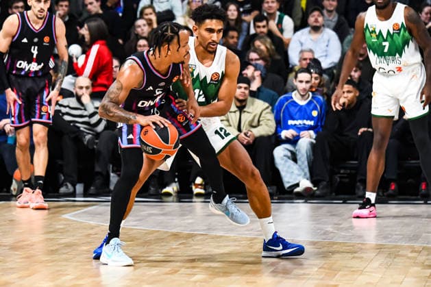 BASKET : Paris Basketball vs Zalgiris Kaunas - Euroligue - JournÃ e 15 - 11 12 25 Justin Robinson (Paris Basketball) Maodo Lo (Zalgiris Kaunas) ParisFrance  Copyright: xBaptistexAutissierx