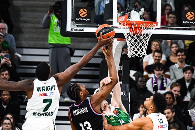 BASKET : Paris Basketball vs Zalgiris Kaunas - Euroligue - JournÃ e 15 - 11 12 25 Allan Dokossi (Paris Basketball) Moise Auteur (Zalgiris Kaunas) ParisFrance  Copyright: xBaptistexAutissierx