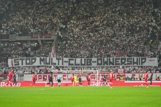 UEFA Europa League SC Freiburg vs FC Salzburg, 11 12 2025 SC Freiburg fans mint a banner STOP MULTI CLUB OWNERSHIP UEFA Europa League SC Freiburg vs FC Salzburg, Europa Park Stadion, 11 12 2025 Copyright: xBEAUTIFULxSPORTS Boscox