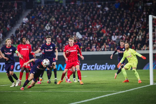 11 12 2025, xhettx, Football UEFA Europa League, SC Freiburg RB Salzburg v l Stefan Lainer FC Salzburg, 22 heads the ball out DFL DFB REGULATIONS PROHIBIT ANY USE OF PHOTOGRAPHS as IMAGE SEQUENCES and or QUASI VIDEO Freiburg