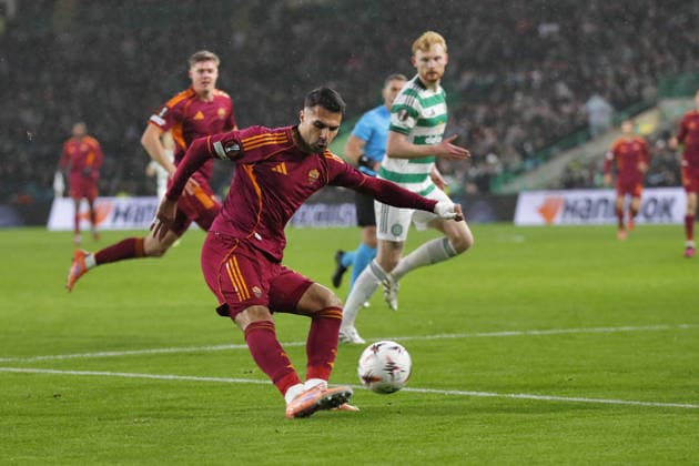 CALCIO - UEFA Europa League - Celtic vs Roma 11.12.2025 Europa League Fase a Gironi : Celtic vs Roma Nella foto: Zeki Celik (Foto Gino Mancini) Glasgow  Copyright: xIPAxSport ABACAx
