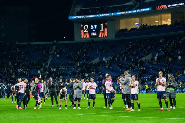 251211 Players of Malmö FF after the Europa League football match between Porto and Malmö FF on December 11, 2025 in Porto Photo Ludvig Thunman BILDBYRAN kod LT LT0761 fotboll football soccer fotball uefa europa league europa league porto malmö ff bbeng depp  Copyright: LUDVIGxTHUNMAN BB251211LT112