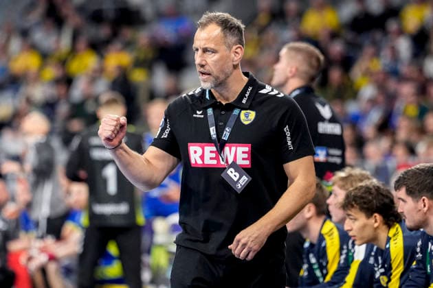 Maik Machulla coach, head coach, RNL , gives instructions, gestures, gesticulates with arms, single picture, single photo, action, action, 11 12 2025, Mannheim Germany , Handball, Bundesliga, Rhein Neckar Löwen VfL Gummersbach xozx