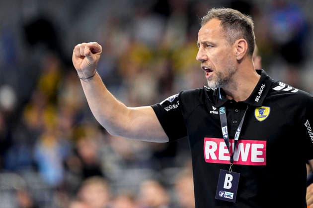Maik Machulla coach, head coach, RNL , gives instructions, gestures, gesticulates with arms, single picture, single photo, action, action, 11 12 2025, Mannheim Germany , Handball, Bundesliga, Rhein Neckar Löwen VfL Gummersbach xozx