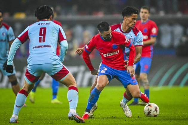 BUCHAREST , 11-12-2025 , National Arena , season 2025 2026 , UEFA Europa League football , League phase matchday 6 , match between FC Steaua Boekarest and Feyenoord , picture shows Feyenoord player Goncalo Borges and FCSB player Valentin Cretu FCSB - Feyenoord  x200126170x Copyright: