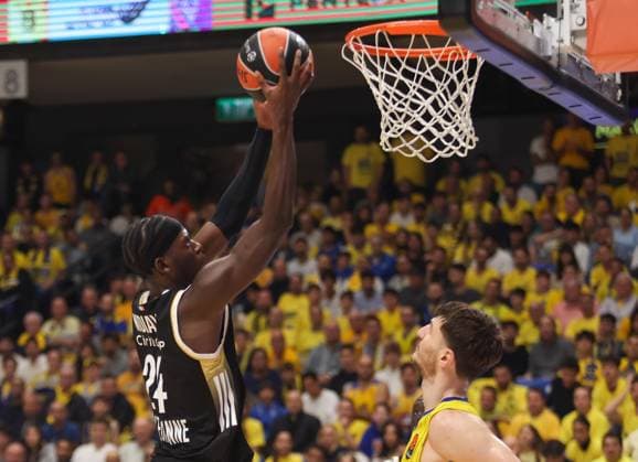Maccabi Rapyd Tel Aviv v LDLC ASVEL - EuroLeague TEL AVIV, ISRAEL - DECEMBER 11: LDLC ASVEL’s Mbaye Ndiaye (24) dunks the ball during the EuroLeague Round 15 match between Maccabi Rapyd Tel Aviv and LDLC ASVEL at Menora Mivtachim Arena in Tel Aviv, Israel, on December 11, 2025. Nir Keidar Anadolu Tel Aviv Israel. Editorial use only. Please get in touch for any other usage.  Copyright: x2025xAnadoluxNirxKeidarx