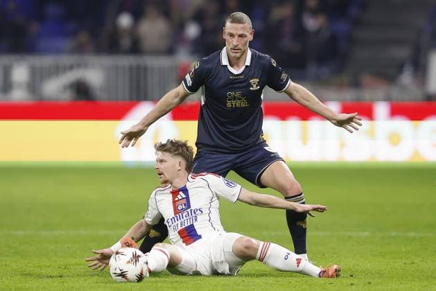 LYON , 17-11-2025 , Groupama Stadium , season 2025 2026 , UEFA Europa League League phase . match between Olympique Lyon and Go Ahead Eagles, final score 2-1 , Picture shows Eagles player Joris Kramer Olympique Lyon - Go Ahead Eagles  x200126419x Copyright: