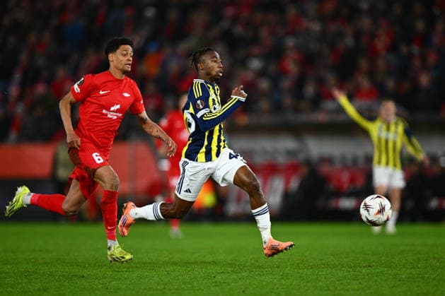 Brann v Fenerbahce - UEFA Europa League BERGEN, NORWAY - DECEMBER 11: Dorgeles Nene (R) of Fenerbahce in action against Japhet Sery Larsen (6) of Brann during the UEFA Europa League week 6 football match between Brann and Fenerbahce at Brann Stadium in Bergen, Norway on December 11, 2025. Oguz Yeter Anadolu Bergen Norway. Editorial use only. Please get in touch for any other usage.  Copyright: x2025xAnadoluxOguzxYeterx