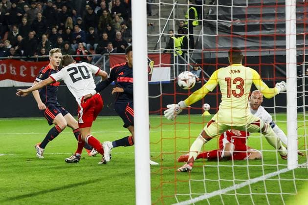 UTRECHT , 11-12-2025 , Stadium Galgenwaard , season 2025 2026 , UEFA Europa League football , League phase Matchday 6 , match between FC Utrecht and Nottingham Forrest , picture shows FC Utrecht player Mike van der Hoorn scores 1-1 Utrecht - Nottingham Forrest  x200126517x Copyright: