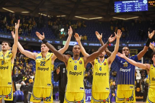 Maccabi Rapyd Tel Aviv v LDLC ASVEL - EuroLeague TEL AVIV, ISRAEL - DECEMBER 11: Maccabi Rapyd Tel Aviv’s players celebrate after winning the EuroLeague Round 15 basketball match between Maccabi Rapyd Tel Aviv and LDLC ASVEL at Menora Mivtachim Arena in Tel Aviv, Israel, on December 11, 2025. Nir Keidar Anadolu Tel Aviv Israel. Editorial use only. Please get in touch for any other usage.  Copyright: x2025xAnadoluxNirxKeidarx