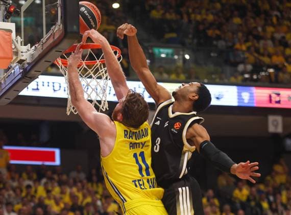 Maccabi Rapyd Tel Aviv v LDLC ASVEL - EuroLeague TEL AVIV, ISRAEL - DECEMBER 11: LDLC ASVEL’s Shaquille Harrison (3) competes against a Maccabi Rapyd Tel Aviv player during the EuroLeague Round 15 match at Menora Mivtachim Arena in Tel Aviv, Israel, on December 11, 2025. Nir Keidar Anadolu Tel Aviv Israel. Editorial use only. Please get in touch for any other usage.  Copyright: x2025xAnadoluxNirxKeidarx