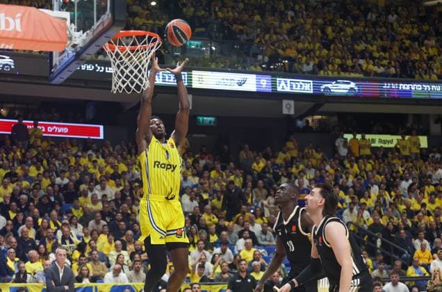 Maccabi Rapyd Tel Aviv v LDLC ASVEL - EuroLeague TEL AVIV, ISRAEL - DECEMBER 11: Maccabi Rapyd Tel Aviv’s Jaylen Hoard (1) dunks the ball during the EuroLeague Round 15 match between Maccabi Rapyd Tel Aviv and LDLC ASVEL at Menora Mivtachim Arena in Tel Aviv, Israel, on December 11, 2025. Nir Keidar Anadolu Tel Aviv Israel. Editorial use only. Please get in touch for any other usage.  Copyright: x2025xAnadoluxNirxKeidarx