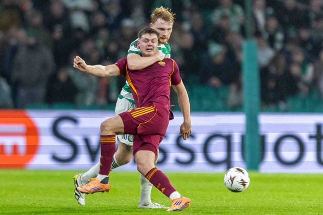 Celtic v Roma Europa League 11 12 2025. Evan Ferguson of AS Roma gets challenged by Liam Scales of Celtic FC during the UEFA Europa League 2025 26 Matchday 6. Celtic FC vs AS Roma, Celtic Park, Glasgow, 11 December 2025. Parkhead Celtic Park Glasgow Scotland Editorial use only , Copyright: xColinxPoultneyx PSI-23408-0005