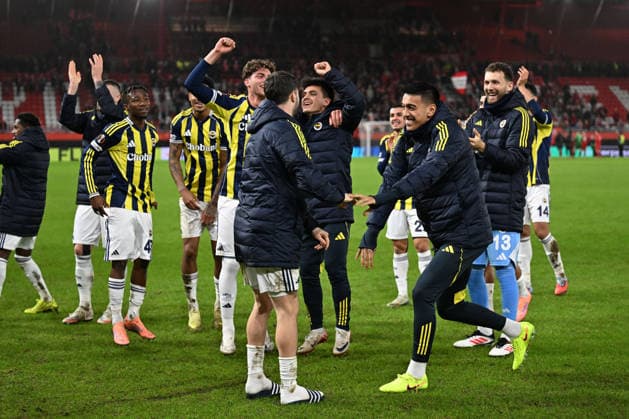Brann v Fenerbahce - UEFA Europa League BERGEN, NORWAY - DECEMBER 11: Players of Fenerbahce celebrate their victory at the end of the UEFA Europa League week 6 football match between Brann and Fenerbahce at Brann Stadium in Bergen, Norway on December 11, 2025. Oguz Yeter Anadolu Bergen Norway. Editorial use only. Please get in touch for any other usage.  Copyright: x2025xAnadoluxOguzxYeterx