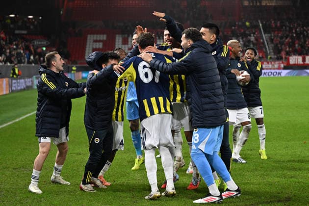 Brann v Fenerbahce - UEFA Europa League BERGEN, NORWAY - DECEMBER 11: Players of Fenerbahce celebrate their victory at the end of the UEFA Europa League week 6 football match between Brann and Fenerbahce at Brann Stadium in Bergen, Norway on December 11, 2025. Oguz Yeter Anadolu Bergen Norway. Editorial use only. Please get in touch for any other usage.  Copyright: x2025xAnadoluxOguzxYeterx