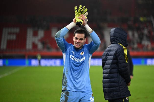 Brann v Fenerbahce - UEFA Europa League BERGEN, NORWAY - DECEMBER 11: Goalkeeper of Fenerbahce Ederson celebrates their victory at the end of the UEFA Europa League week 6 football match between Brann and Fenerbahce at Brann Stadium in Bergen, Norway on December 11, 2025. Oguz Yeter Anadolu Bergen Norway. Editorial use only. Please get in touch for any other usage.  Copyright: x2025xAnadoluxOguzxYeterx