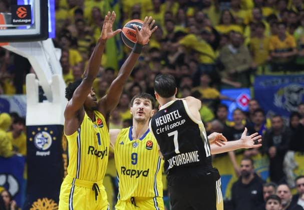 Maccabi Rapyd Tel Aviv v LDLC ASVEL - EuroLeague TEL AVIV, ISRAEL - DECEMBER 11: Maccabi Rapyd Tel Aviv’s Jaylen Hoard (1) competes against an LDLC ASVEL player during the EuroLeague Round 15 match at Menora Mivtachim Arena in Tel Aviv, Israel, on December 11, 2025. Nir Keidar Anadolu Tel Aviv Israel. Editorial use only. Please get in touch for any other usage.  Copyright: x2025xAnadoluxNirxKeidarx