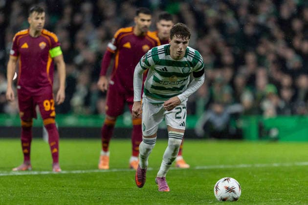 Celtic v Roma Europa League 11 12 2025. Arne Engels of Celtic FC steps up to take the penalty that is eventually saved by Mile Svilar of AS Roma during the UEFA Europa League 2025 26 Matchday 6. Celtic FC vs AS Roma, Celtic Park, Glasgow, 11 December 2025. Parkhead Celtic Park Glasgow Scotland Editorial use only , Copyright: xColinxPoultneyx PSI-23408-0011