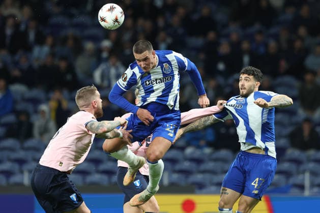 Porto, 11 12 2025 - FC Porto hosted Malmö at stadium do Dragao in a match for the 6th round of Europa League 2025 26. Pontus Jansson; Deniz Gül; Ãngel Alarcon; (Catarina Morais Kapta+) KATA5006 Porto Portugal Copyright: xCatarinaxMoraisx xKapta+x
