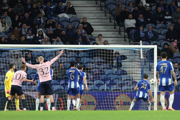 Porto, 11 12 2025 - FC Porto hosted Malmö at stadium do Dragao in a match for the 6th round of Europa League 2025 26. Francisco Moura™s own goal; (Catarina Morais Kapta+) KATA5292 Porto Portugal Copyright: xCatarinaxMoraisx xKapta+x