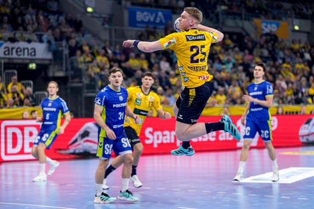 Haukur Thrastarson RNL, 25 , jump shot, throw, goal shot, action, action scene, 11 12 2025, Mannheim Germany , Handball, Bundesliga, Rhein Neckar Löwen VfL Gummersbach xozx