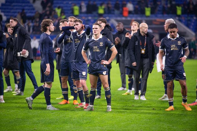 December 11, 2025, Decines Charpieu, Aura, France: Go Ahead Eagles team during the UEFA Europa League, League phase, MD6 football match between Olympique Lyonnais and Go Ahead Eagles on 11 December 2025 at Groupama stadium in Do cines-Charpieu, France Decines Charpieu France - ZUMAl230 20251211_zip_l230_013 Copyright: xCyrilxLestagex