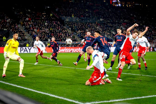 FC Utrecht defender Mike van der Hoorn scores the 1 1 during the match FC Utrecht vs Nottingham Forest FC at the Stadium de Galgenwaard for the Europa League League phase Matchday 6 season 2025 2026 in UTRECHT, Netherlands on 11 december 2025, photo by Marcel van Dorst EYE4images DeFodi Images