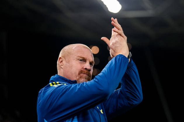 UTRECHT, NETHERLANDS - DECEMBER 11: Nottingham Forest head coach Sean Dyche applauds the fans prior to the UEFA Europa League 2025 26 League Phase MD6 match between FC Utrecht and Nottingham Forest FC at Stadion Galgenwaard on December 11, 2025 in Utrecht, Netherlands. (Photo by Rene Nijhuis) SPO  Copyright: xRenexNijhuis