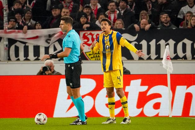 Football UEFA Europa League 2025 26, Matchday 6 VfB Stuttgart vs Maccabi Tel Aviv FC Arena Stuttgart Germany Heitor Maccabi Tel Aviv, 4 and Referee Marian Barbu ROU Stuttgart Baden Württemberg Germany Copyright: xJOERANxSTEINSIEKx