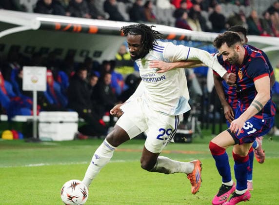 11 12 2025 Basel St Jakob Park Football Men Season 20215 2026 Europa League FC Basel Aston Villa 1 2 Picture Goalkeeper Evann Guessand Aston Villa vs Dominik Schmid FC Basel r Action duel