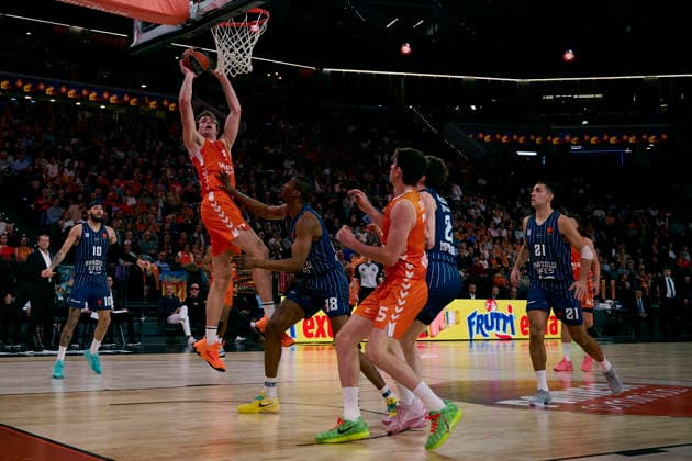 (251212) -- Valencia, Dec. 12, 2025 -- Nathan Reuvers (top) of Valencia goes to the basket during the Euroleague basketball match between Valencia and Anadolu Efes Istanbul in Valencia, Spain, on Dec. 11, 2025. (Str Xinhua) (SP)SPAIN-VALENCIA-BASKETBALL-EUROLEAGUE-VALENCIA VS ANADOLU EFES ISTANBUL PABLOxMORANO 
