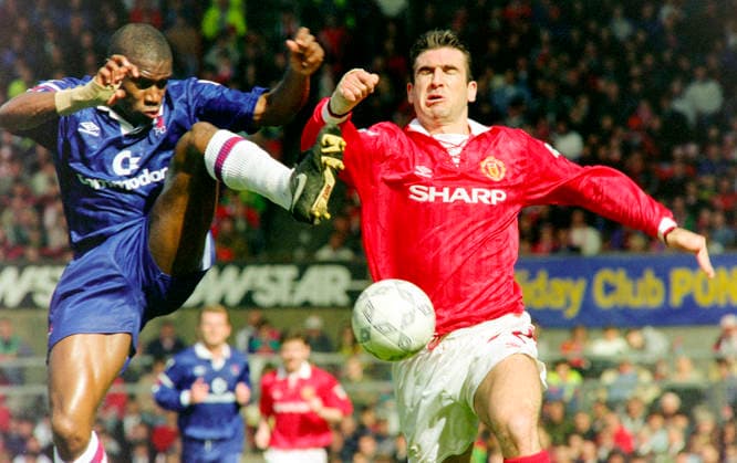 930417 Football, English Premier League 1992-1993, Manchester United, ManU - Chelsea 3-0: Chelseas Frank Sinclair against Manchester Uniteds Eric Cantona. Photo: BILDBYRAN D165_08 D165_08 scanx football soccer fotboll Premier League england Manchester United Chelsea 1993 season 1992-1993 1992-93 1992 93 92 93 92-93 dia bbeng april 17 1993 *** 930417 Football, English Premier League 1992 1993, Manchester United Chelsea 3 0 Chelseas Frank Sinclair against Manchester Uniteds Eric Cantona Photo BILDBYRAN D165 08 D165 08 scanx football soccer football Premier League england Manchester United Chelsea 1993 season 1992 1993 1992 93 1992 93 92 93 92 93 dia bbeng april 17 1993  Copyright: BILDBYRAN BB930417BB006