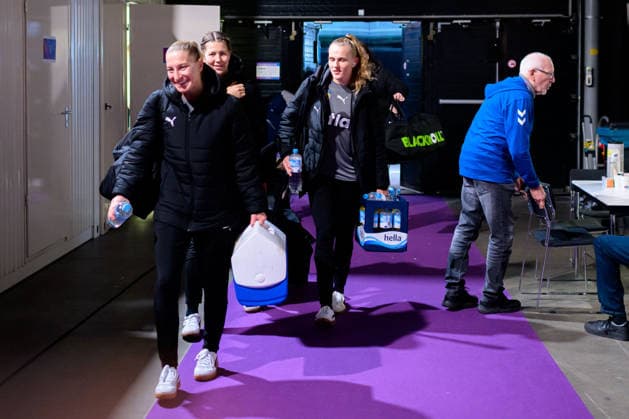 Handball, Womens World Championship, semi-final France Germany Jenny Behrend Germany , Marie Steffen Germany , Annika Lott Germany on arrival Rotterdam Ahoy Netherlands