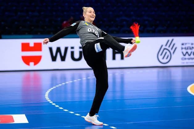 Handball, Womens World Championship, semi-final France Germany Goalkeeper Katharina Filter Germany Rotterdam Ahoy Netherlands