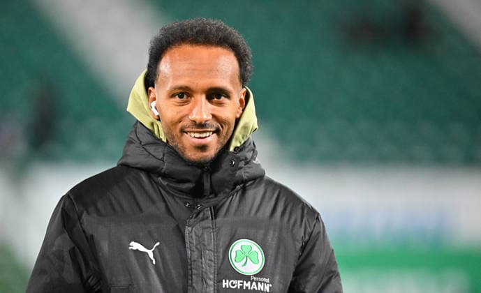 12 12 2025 Soccer Season 2025 2026 2 Soccer Bundesliga 16 Matchday SpVgg Greuther Fürth Kleeblatt Hertha BSC Berlin Sportfoto Zink MeZi xmexzix DFL regulations prohibit any use of photographs as image sequences and or quasi video only for editorial use Julian Green 37, SpVgg Greuther Fürth before the start of the match