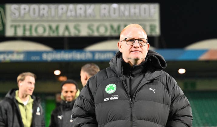 12 12 2025 Soccer Season 2025 2026 2 Soccer Bundesliga 16 Matchday SpVgg Greuther Fürth Kleeblatt Hertha BSC Berlin Sportfoto Zink xwoxzix DFL regulations prohibit any use of photographs as image sequences and or quasi video only for editorial use Heiko Vogel Trainer SpVgg Greuther Fürth before the start of the match