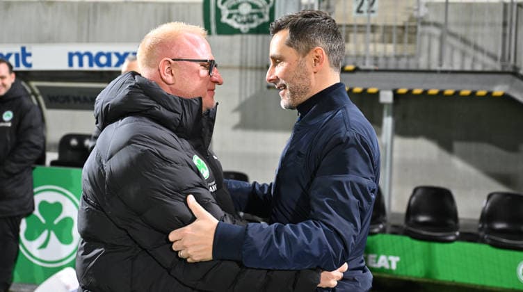 12 12 2025 Soccer Season 2025 2026 2 Soccer Bundesliga 16 Matchday SpVgg Greuther Fürth Kleeblatt Hertha BSC Berlin Sportfoto Zink xwoxzix DFL regulations prohibit any use of photographs as image sequences and or quasi video only for editorial use Heiko Vogel Trainer SpVgg Greuther Fürth Stefan Leitl Trainer Hertha BSC Berlin before the start of the match