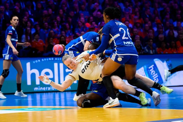 Handball, Womens World Championship, semi-final France Germany Lisa Antl Germany , Pauletta Foppa France Rotterdam Ahoy Netherlands