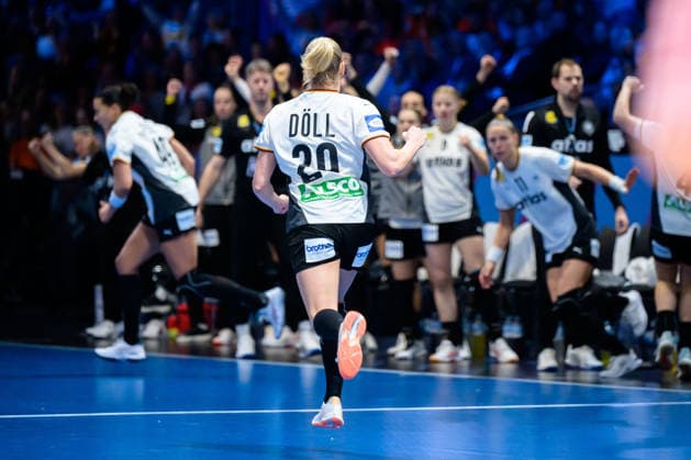 Handball, Womens World Championship, semi-final France Germany Antje Döll Doell Germany Cheers Joy Emotion Rotterdam Ahoy Netherlands
