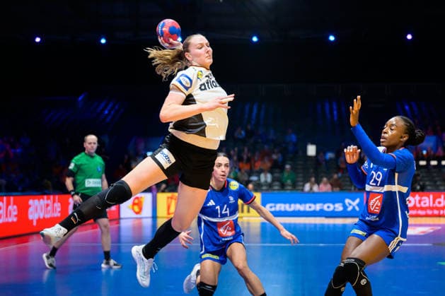 Handball, Womens World Championship, Semi-final, France - Germany