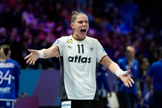 Women s Handball World Championship 2025 France Germany Rotterdam, Netherlands 20251212 Germany s Xenia Smits during the semi final of the Women s Handball World Championship between France and Germany at Ahoy Arena Photo Beate Oma Dahle NTB Rotterdam Netherlands EDITORIAL USE ONLY RESTRICTED USE FOR BETTING COMPANIES  Copyright: xBeatexOmaxDahlex xNTBx