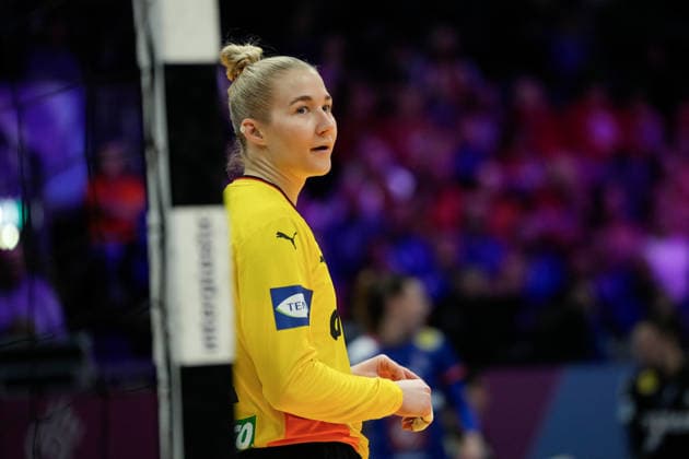 Women s Handball World Championship 2025 France Germany Rotterdam, Netherlands 20251212 Germany s goalkeeper Katharina Filter during the semi final of the Women s Handball World Championship between France and Germany at Ahoy Arena Photo Beate Oma Dahle NTB Rotterdam Netherlands EDITORIAL USE ONLY RESTRICTED USE FOR BETTING COMPANIES  Copyright: xBeatexOmaxDahlex xNTBx