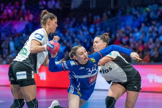 2025-12-12 France vs Germany ROTTERDAM, NETHERLANDS - DECEMBER 12: Lena Grandveau of France during the IHF Worldchampionship 2025 1 2 final match for women, between France and Germany at Ahoy on December 12, 2025 in Rotterdam, Netherlands. Rotterdam Ahoy Netherlands Content not available for redistribution in The Netherlands directly or indirectly through any third parties. Copyright: xHenkxSeppenx