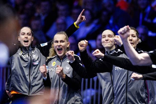 ROTTERDAM - German players cheer during Germany s semifinal match against France at the World Handball Championship. ANP IRIS VAN DEN BROEK xVIxANPxSportx xxANPxIVx 544677943 originalFilename: 544677943.jpg