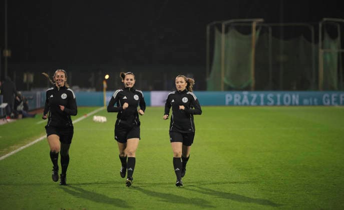 Photo the referee trio Selina Menzel and Melissa Joos and Sabrina Sickl Soccer Google Pixel Womens Bundesliga , matchday 13 on Fri 12 12 2025 Werder Bremen Bayer 04 Leverkusen